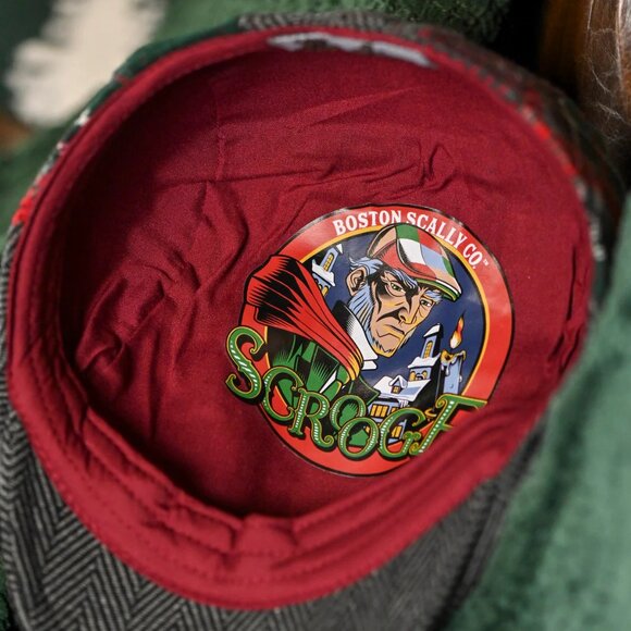 Boston Scally The SCROOGE Christmas Plaid One Panel Cap w/ Pin - M/L - Picture 4 of 14